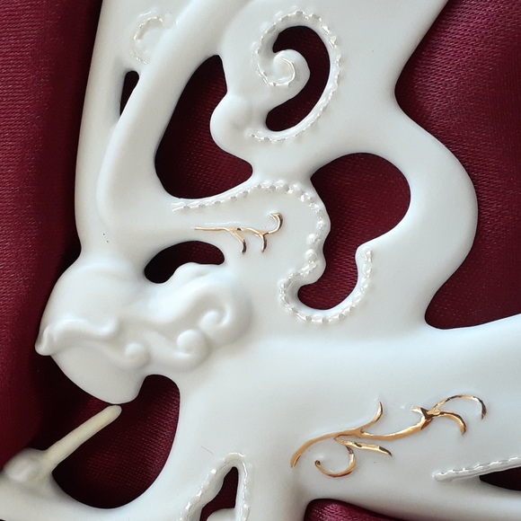 NWT Apple Tree Design Porcelain Angel w/ Horn Wall Hanging. - Picture 5 of 8